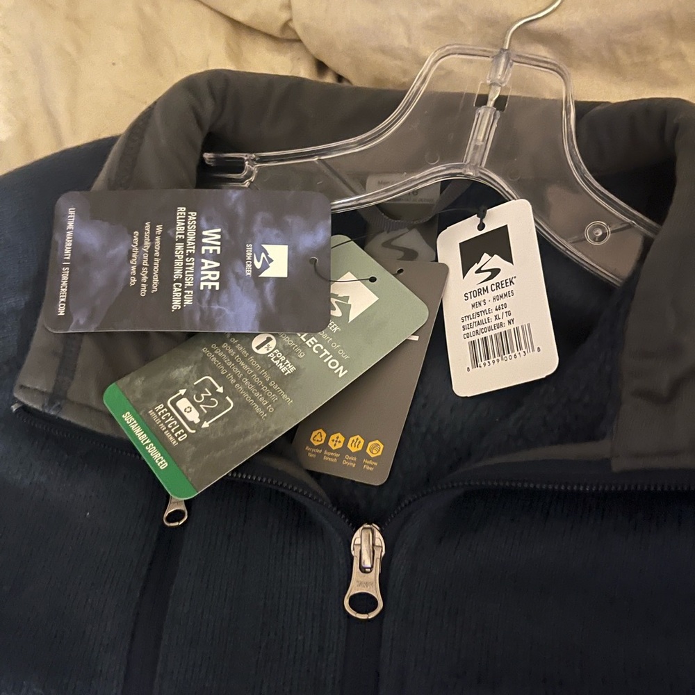 New with tags Storm Creek zip up sweater w/ Dry-Tex lining. Navy size XL